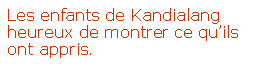 Zone de Texte: Les enfants de Kandialang heureux de montrer ce qu’ils ont appris.